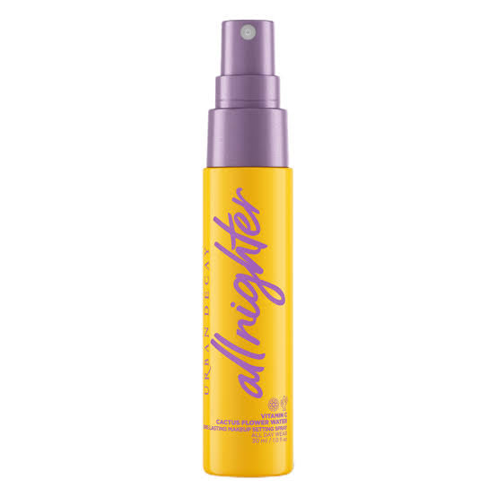 Urban Decay: Long Lasting Makeup Setting Spray with Vitamin C (30ml)